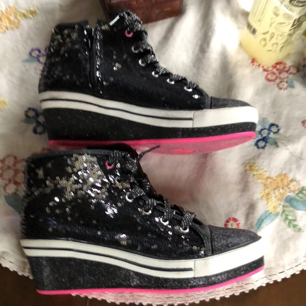 Enzo Black Sparkling Sequined Platform Sneakers. Size 5